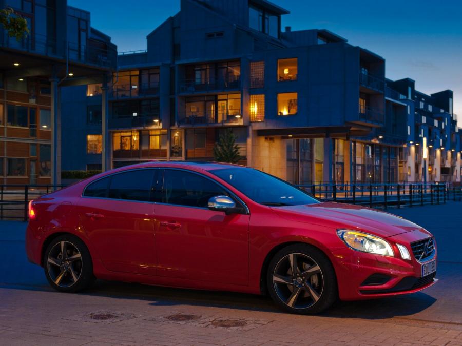  Volvo S60 R-Design 2010 года  (фото 18 из 27)